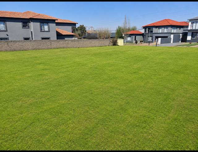 1,074M² VACANT LAND FOR SALE IN THREE RIVERS EAST